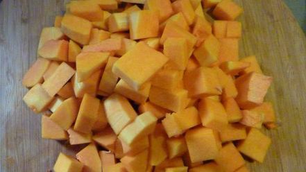 Рецепт супа на курином бульоне с мускатной тыквой и луком