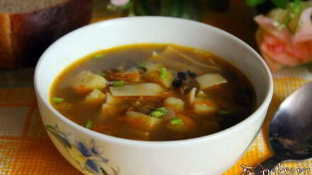 Рецепт супа с сушеными грибами и лапшой на курином бульоне