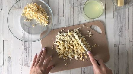 Рецепт трески по-польски на рыбном бульоне с корнем сельдерея