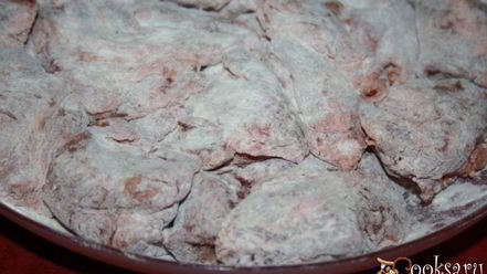 Рецепт запеченной говядины в вине и курином бульоне