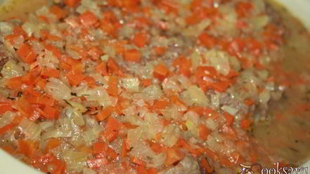 Рецепт запеченной говядины в вине и курином бульоне