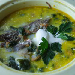 Рецепт Зеленого борща с крапивой, черемшой и шпинатом на говяжьем бульоне