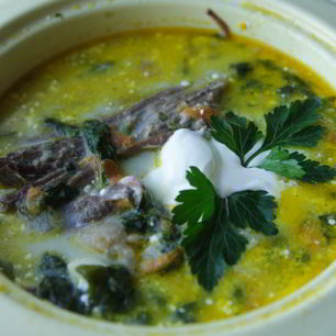 Рецепт Зеленого борща с крапивой, черемшой и шпинатом на говяжьем бульоне