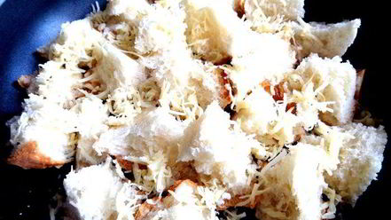 Рецепт французского чесночного супа с сырными гренками