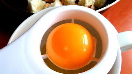 Рецепт французского чесночного супа с сырными гренками