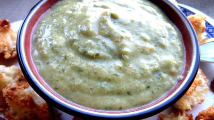 Рецепт французского чесночного супа с сырными гренками