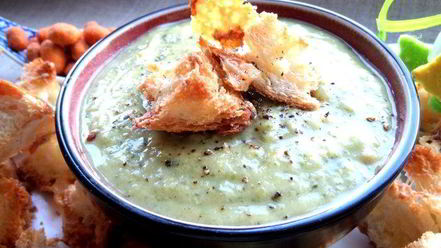 Рецепт французского чесночного супа с сырными гренками