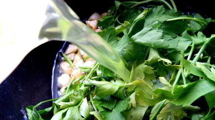 Рецепт французского чесночного супа с сырными гренками