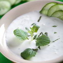 Белый гаспачо с виноградом и огурцами