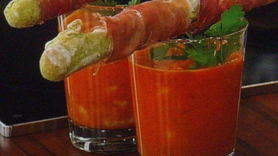 Рецепт гаспачо из паприки с домашними гриссини