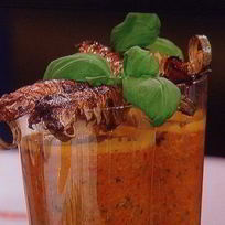 Гаспачо из паприки с пикантно замаринованной креветкой