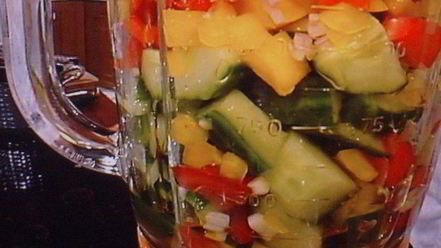 Рецепт гаспачо из паприки с пикантно замаринованной креветкой