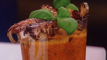 Рецепт гаспачо из паприки с пикантно замаринованной креветкой