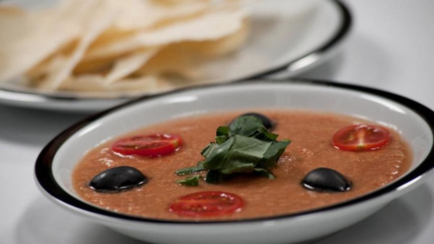 Рецепт гаспачо с пшеничными чипсами