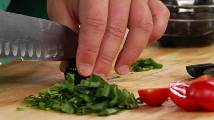 Рецепт гаспачо с пшеничными чипсами