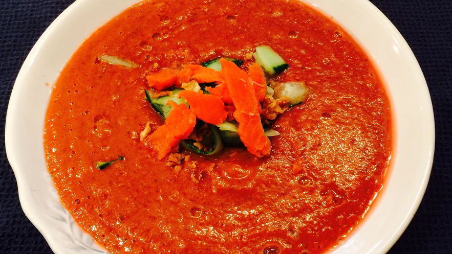 Рецепт гаспачо с вишней, лососем и копченой паприкой