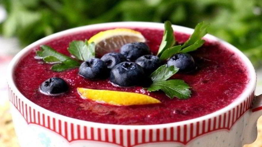 Рецепт свекольно-ягодного гаспачо