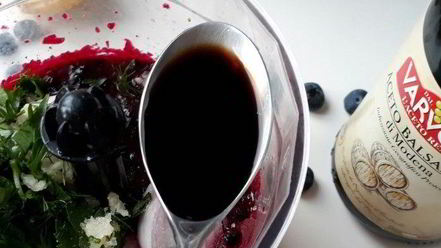 Рецепт свекольно-ягодного гаспачо