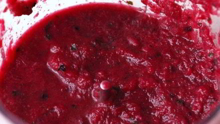 Рецепт свекольно-ягодного гаспачо