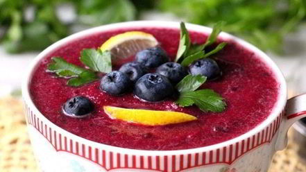 Рецепт свекольно-ягодного гаспачо