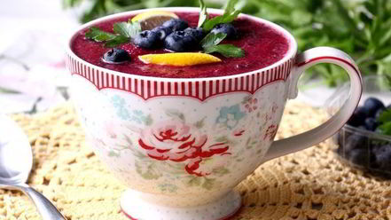 Рецепт свекольно-ягодного гаспачо