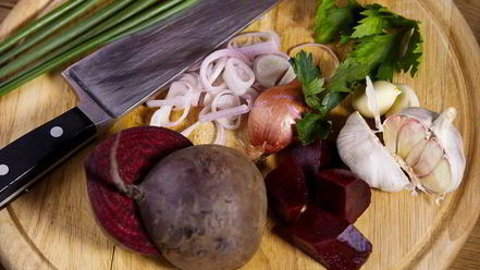 Рецепт свекольного гаспачо с козьим сыром