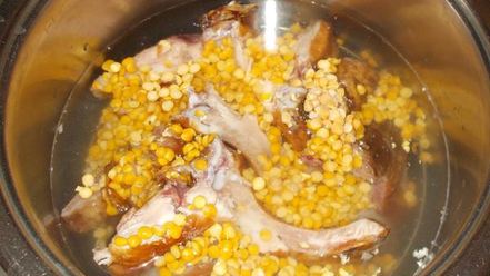 Рецепт горохового крема-супа на копченных ребрышках