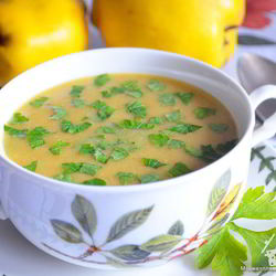 Рецепт Горохового супа-крема с айвой и беконом