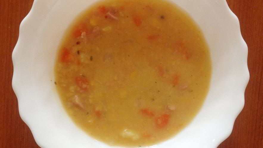 Рецепт горохового супа с беконом и свиными ребрышками