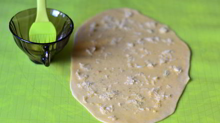 Рецепт горохового супа с чесночными рулетиками