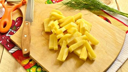 Рецепт горохового супа с копченой колбасой и зеленью