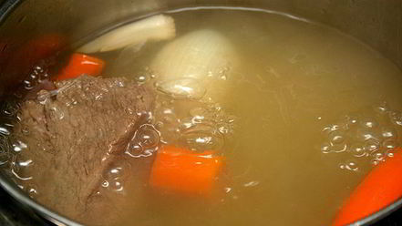 Рецепт горохового супа с копченостями и гренками