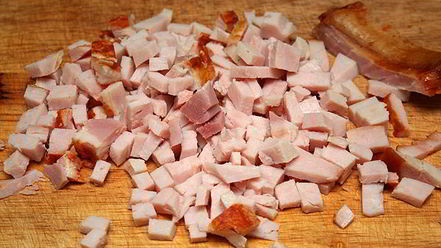 Рецепт горохового супа с копченостями и гренками