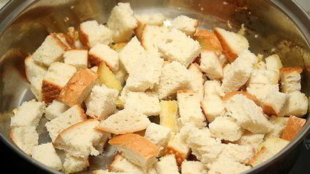 Рецепт горохового супа с копченостями и гренками