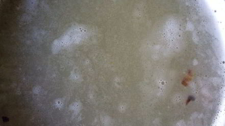 Рецепт наваристого горохового супа с уткой в хлебном горшочке