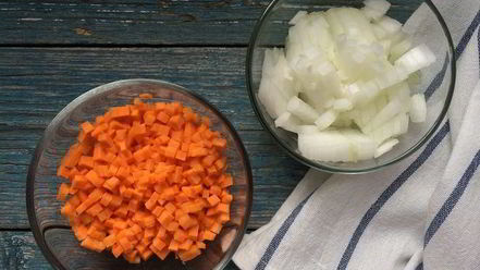 Рецепт наваристого горохового супа с уткой в хлебном горшочке