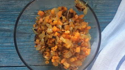 Рецепт наваристого горохового супа с уткой в хлебном горшочке