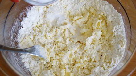 Рецепт холодного красного супа с ароматной крошкой