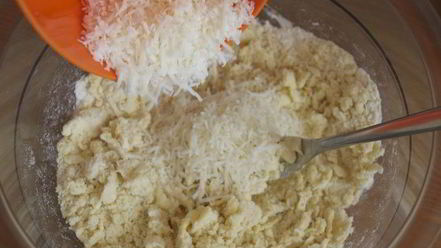 Рецепт холодного красного супа с ароматной крошкой