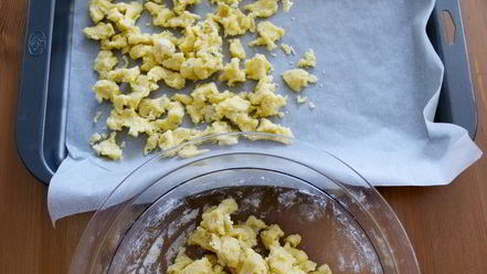 Рецепт холодного красного супа с ароматной крошкой