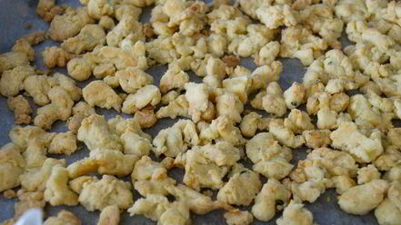 Рецепт холодного красного супа с ароматной крошкой