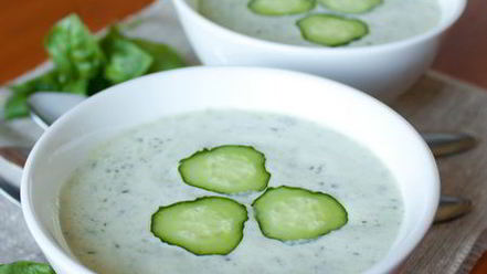 Рецепт холодного огуречного супа с зеленью
