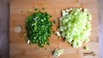 Рецепт холодного супа из кефира с огурцами и зеленью