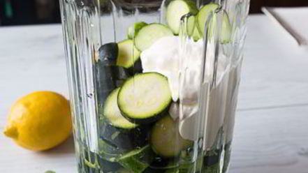 Рецепт холодного супа из огурца и цуккини