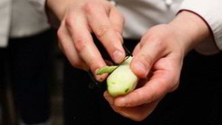 Рецепт холодного супа из редиса в черном хлебе