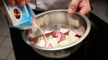 Рецепт холодного супа из редиса в черном хлебе