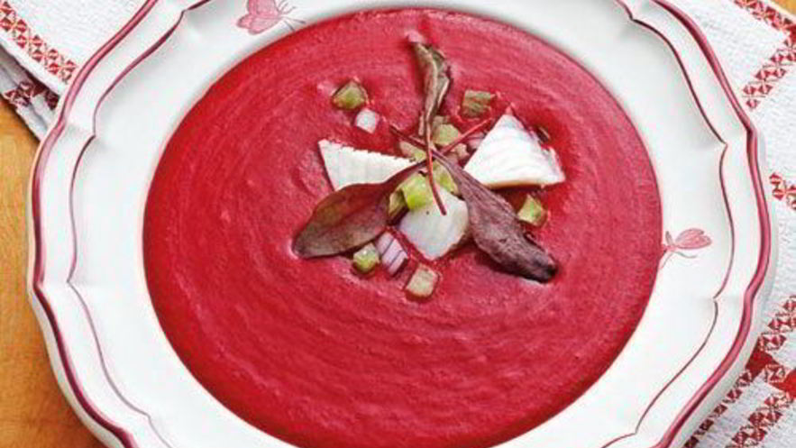 Рецепт холодного супа с тилапией и свекольной ботвой
