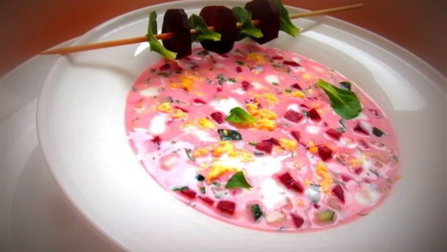 Рецепт летнего холодного супа со свеклой