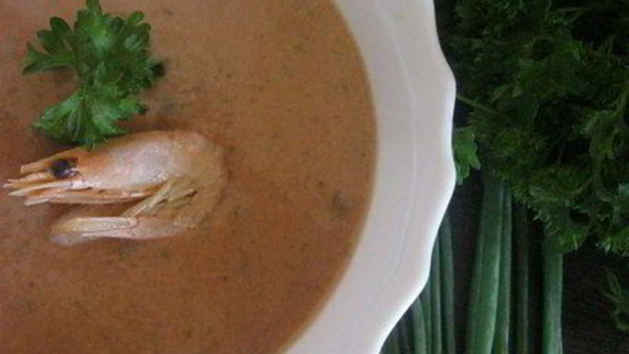 Рецепт пряного холодного супа из огурца с креветками