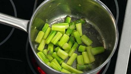 Рецепт супа-крема из спаржи с палтусом холодного копчения